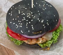 Бургер с куриной котлетой по-домашнему