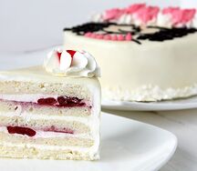 Торт Молочная девочка с вишенкой