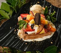 Шоколадная бельгийская вафля с фруктами