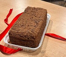 Шоколадный большой торт Медовик