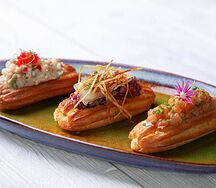 Ассорти эклеров с тартарами