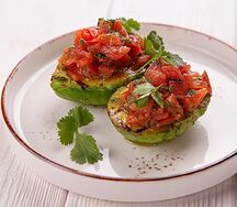 Авокадо из хоспера с томатной сальсой