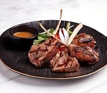 Корейка ягненка с томатом