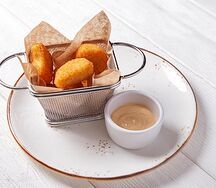 Наггетсы с сырным соусом