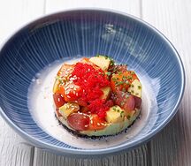 Поке с гуакамоле, лососем и тунцом