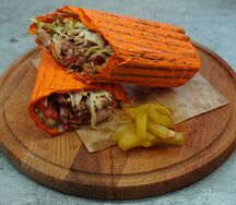Шаурма армянская в сырном лаваше и картофелем