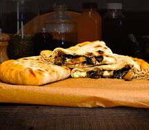 Кальцоне с грибами и сыром