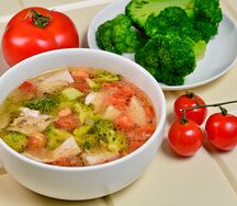 Суп куриный с помидорами и брокколи