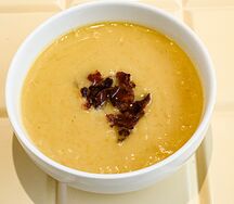 Суп кукурузный с чипсами из бекона