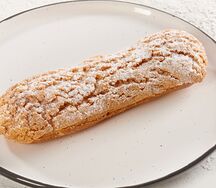 Эклер с заварным кремом