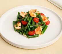 Салат с креветками и стручковой фасолью