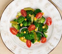 Овощной салат с брокколи