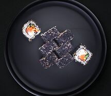 Ролл с угрем и лососем