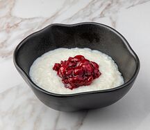 Каша рисовая с вишневым компоте