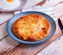 Осетинский пирог с сыром сулугуни и картофелем