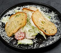 Салат Цезарь с курицей