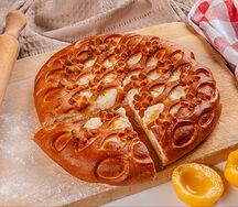 Пирог с творогом и персиками