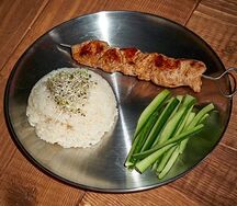 Рис белый и цыплёнок кушияки