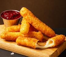 Сырные палочки с брусничным соусом