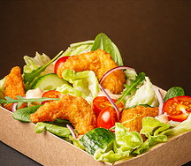 Салат с креветками в темпуре и пикантным тайским соусом Бэнг-Бэнг