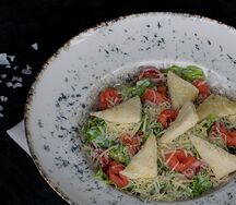 Салат Цезарь с сёмгой