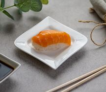 Суши с лососем