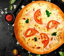 Пицца с курицей и томатами