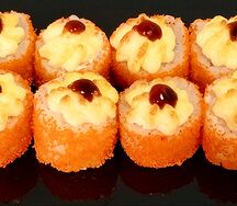 Ролл запеченный Калифорния с лососем 