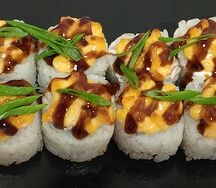 Запеченный ролл с крабом спайси