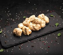 Попкорн куриный в соусе тести с кунжутом