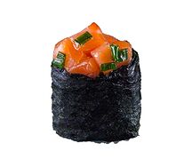 Гункан с лососем