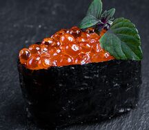 Гункан с икрой