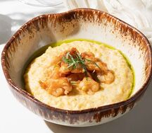Кукурузная каша с креветками