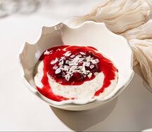 Овсяная каша с вишней и миндалем