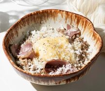 Гречневая каша с уткой и яйцом пашот