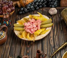Ассорти из соленых овощей