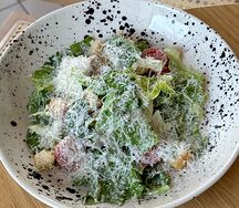 Салат Цезарь с курицей