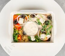 Салат с киноа и курицей