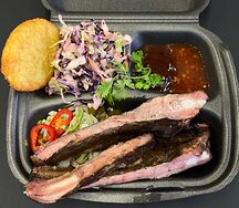 Тарелочка со свиными ребрами барбекю