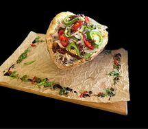 Кипрская пита с рваной свининой