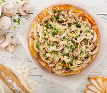 Пицца с беконом и курицей 32 см