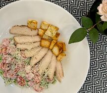 Салат Цезарь с курицей