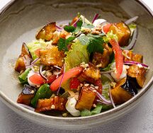 Салат с глазированными баклажанами