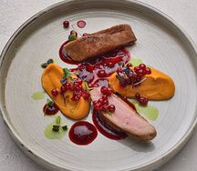 Утиная грудка с пюре из батата