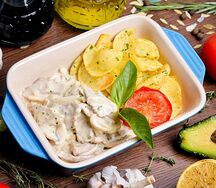 Свинина, тушенная в сливочно-грибном соусе