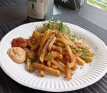 Жареная картошка с лучком и зеленью