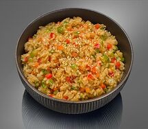 Жареный рис с овощами