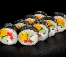 Ролл Салмон тамаго маки