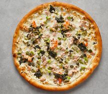 Пицца с красной рыбой и креветками