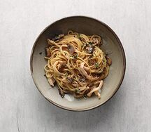 Спагетти с кальмаром и грибами